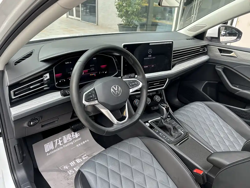 Volkswagen Sagitar 2025 300TSI DSG