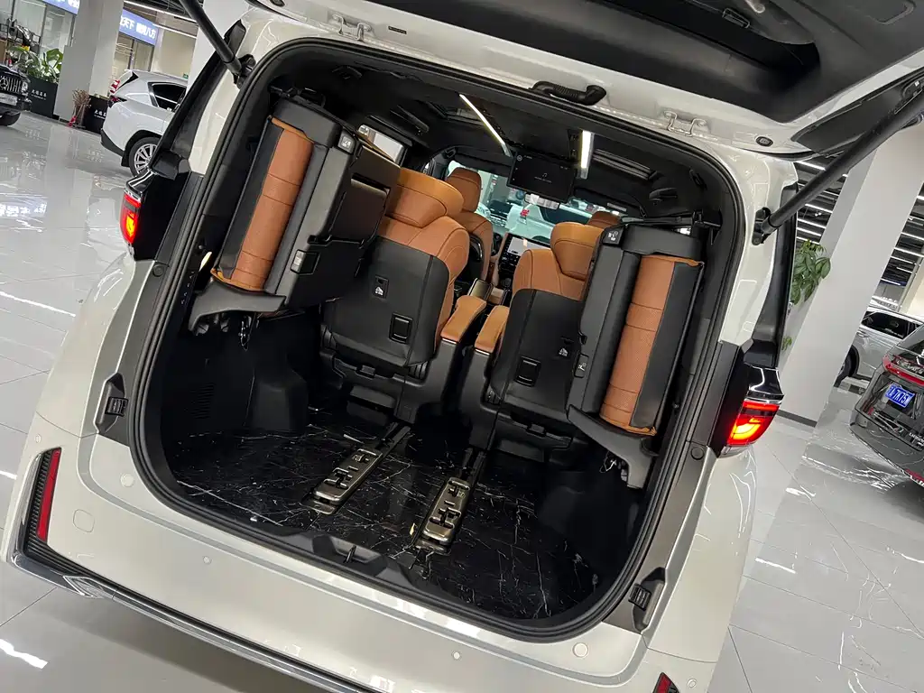 Toyota Vellfire Crown Hybrid 2.5L Supreme Executive Edition, фото 8