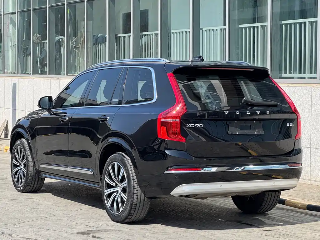 Volvo XC90 2022 B5 Luxury 5 мест