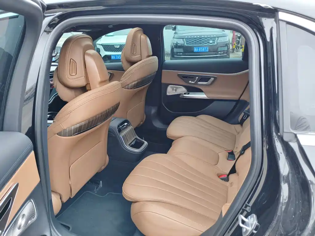 Mercedes-Benz E-Class — миниатюра 6