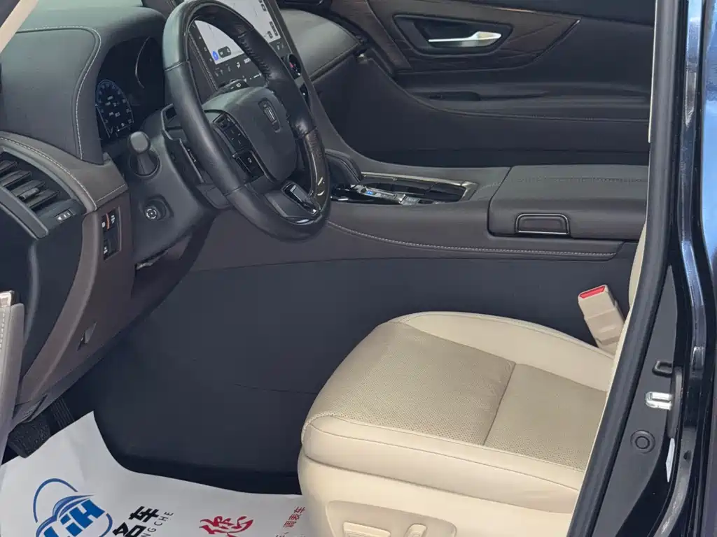 Toyota Vellfire 2024 2.5L Executive
