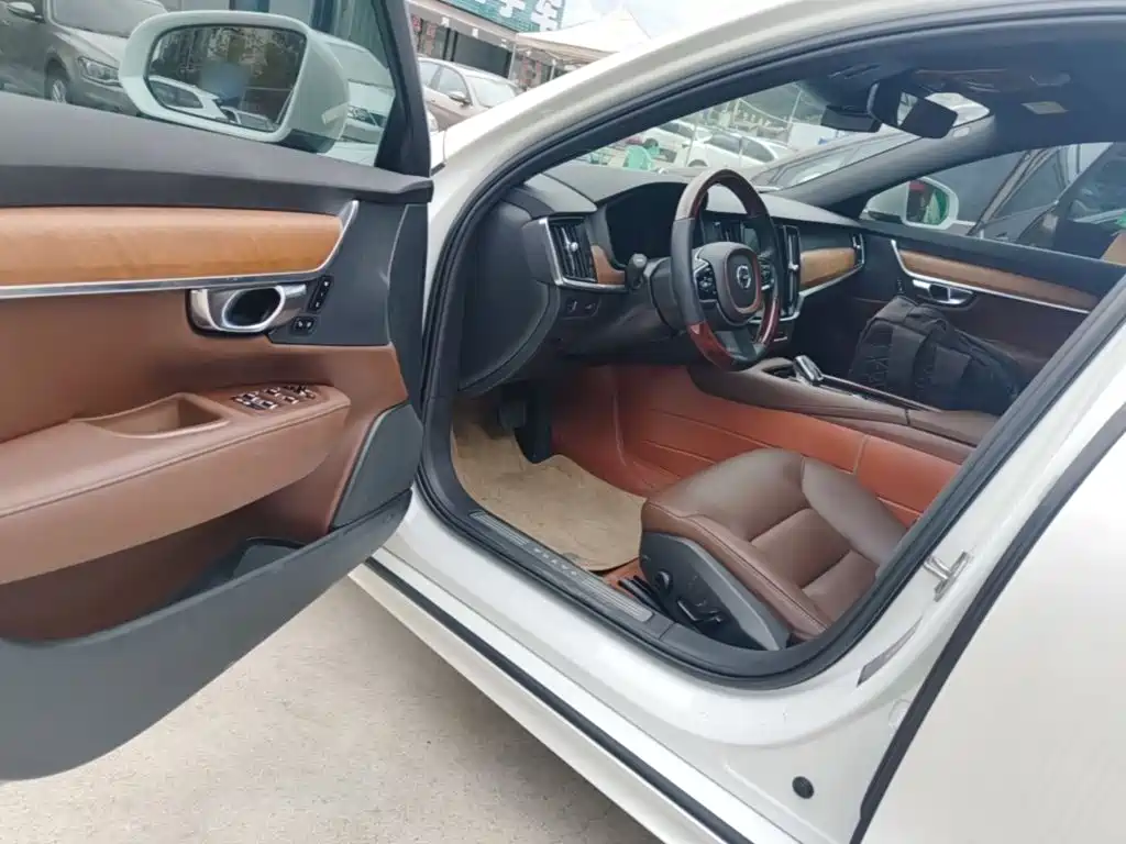 Volvo S90 — миниатюра 16