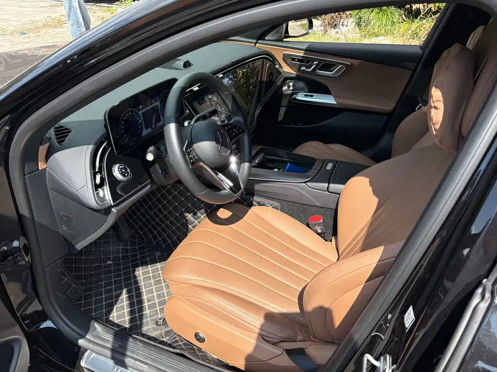 Mercedes-Benz E-Class — миниатюра 4