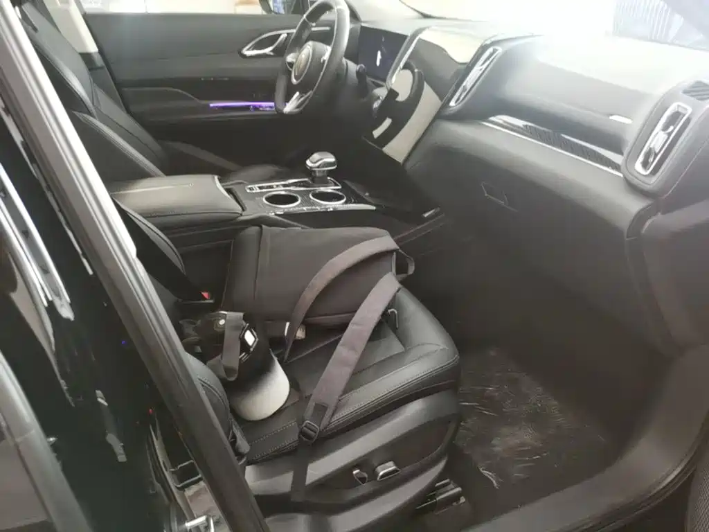 Hongqi Hongqi HS3 PHEV — миниатюра 25