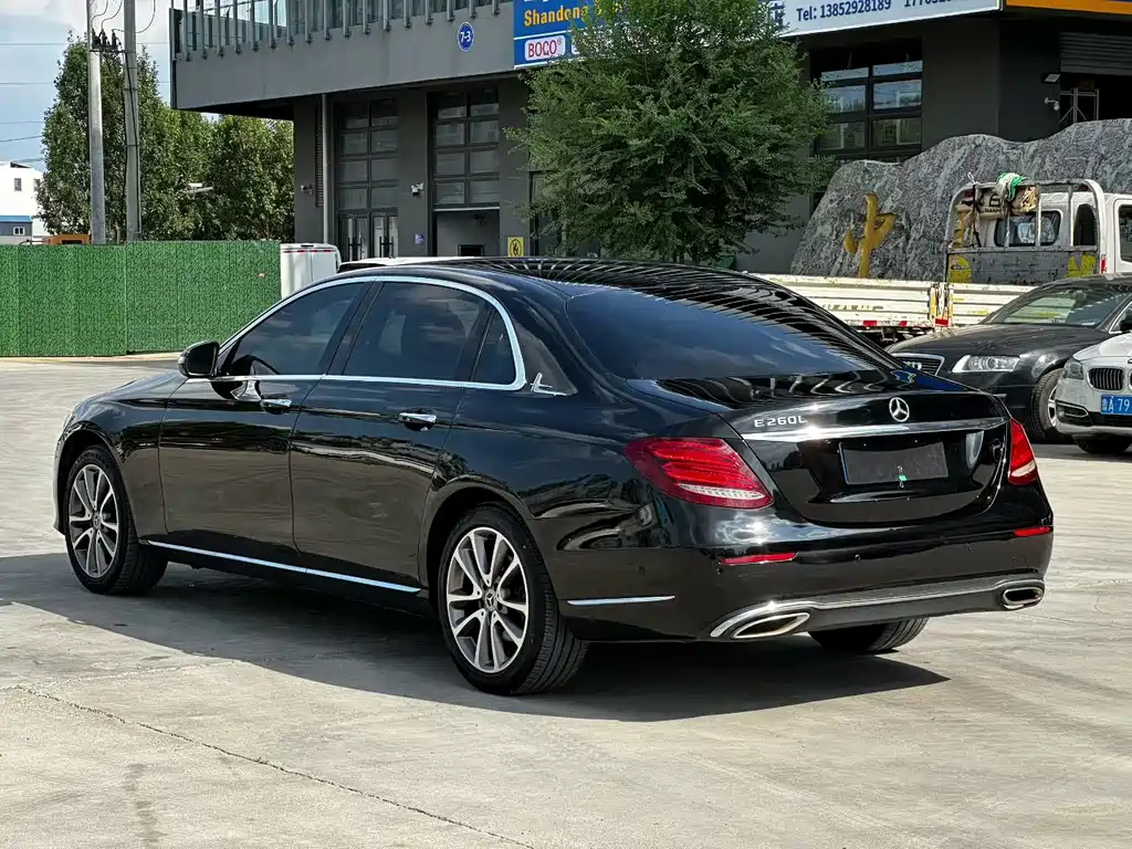 Mercedes-Benz E-Class — миниатюра 7