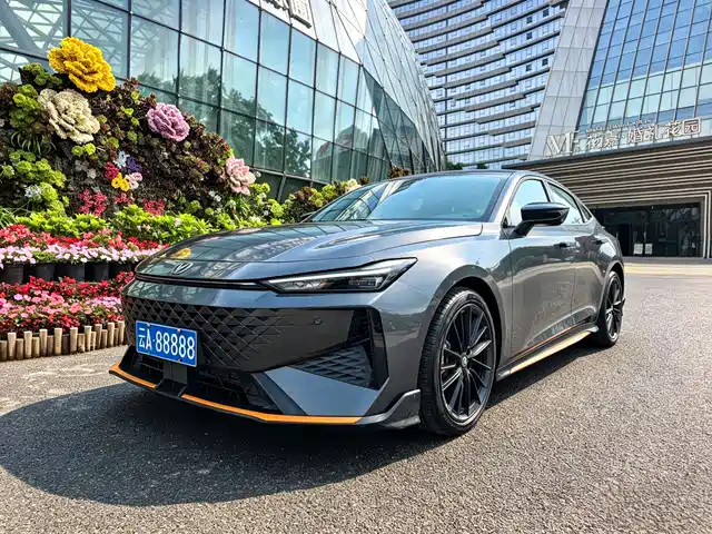 Changan UNI-V 2024 2.0 T Sport — фото 1