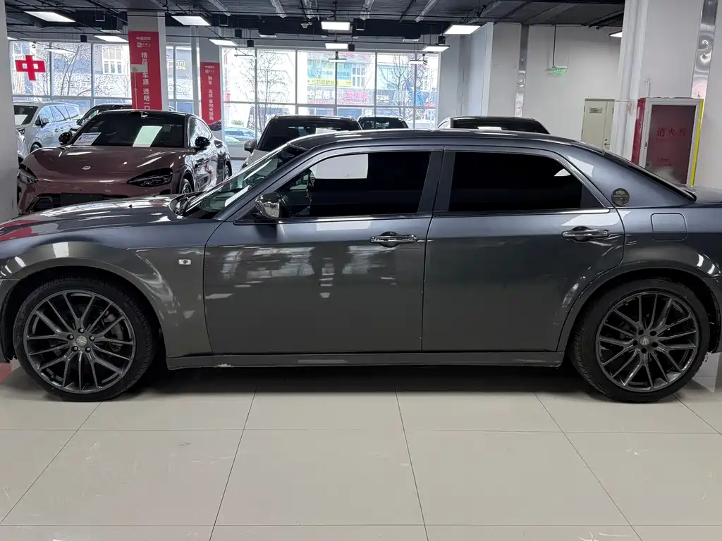 Chrysler 300C 2004 5.7 V8