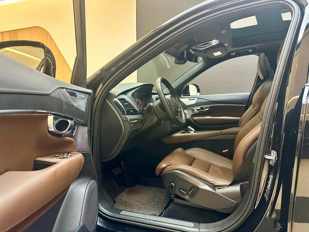 Volvo XC90 2021 B6 Luxury 7 мест