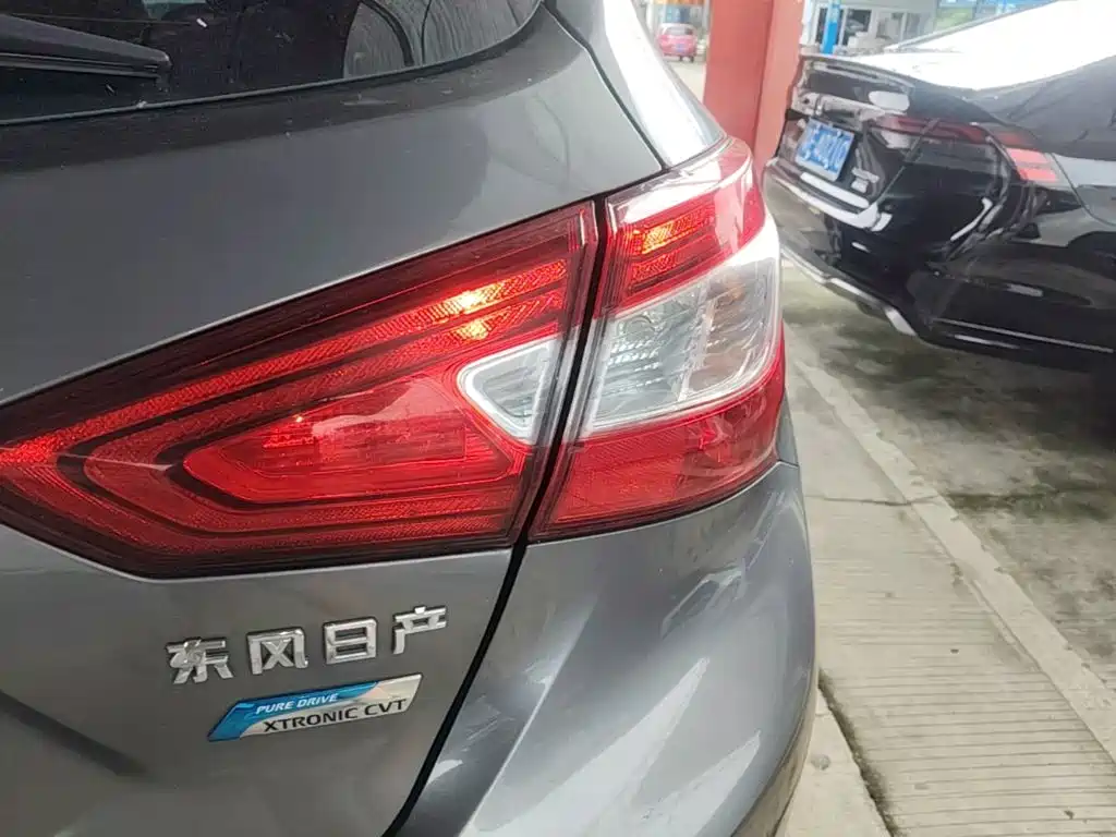Nissan Tiida — миниатюра 8