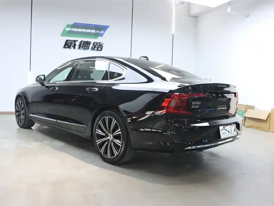 Volvo S90 2023 B5 Luxury