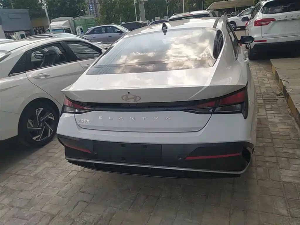 Hyundai Elantra 2023 1.5L CVT GLX Elite