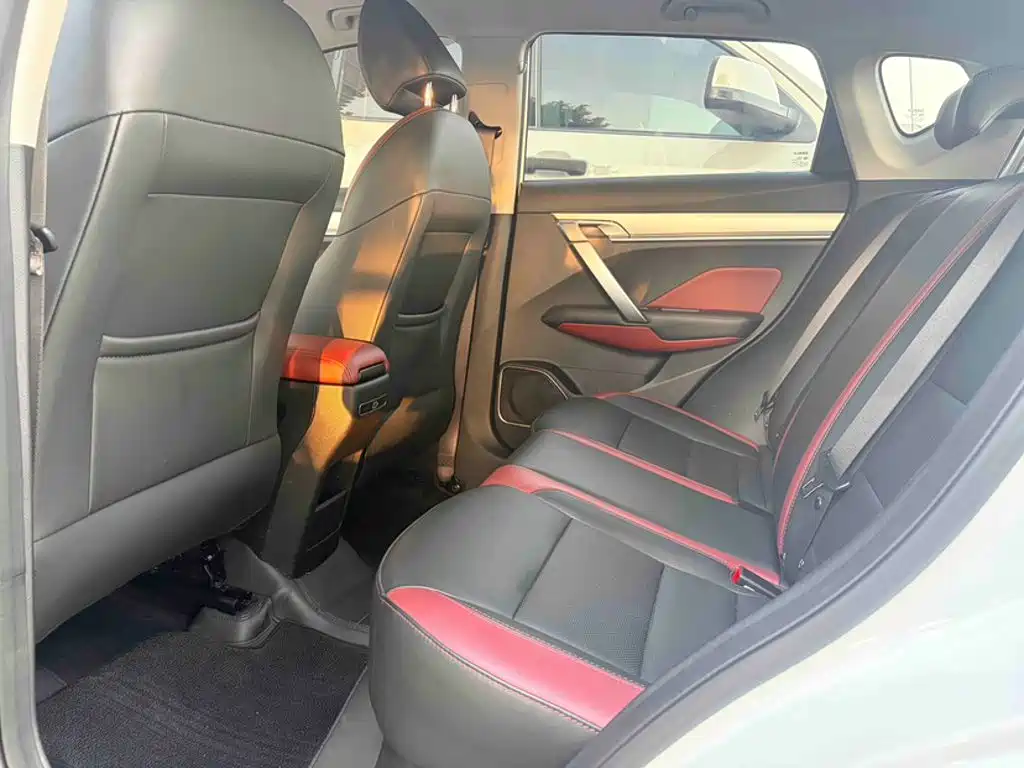 Geely Binyue — миниатюра 17