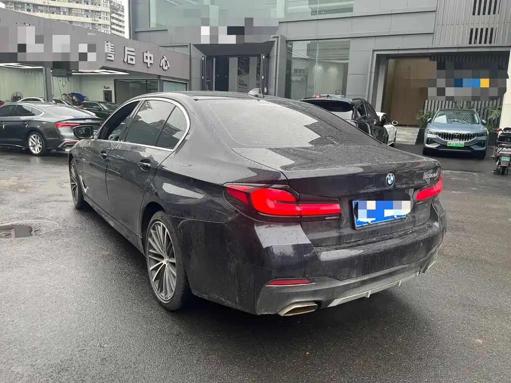 BMW 5 Series — миниатюра 7