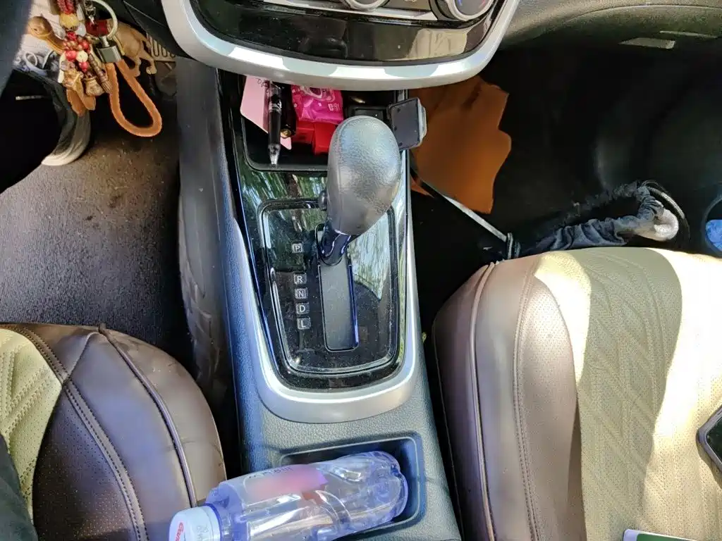 Nissan Tiida — миниатюра 7
