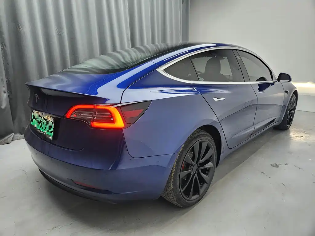 Tesla Model 3 — миниатюра 4