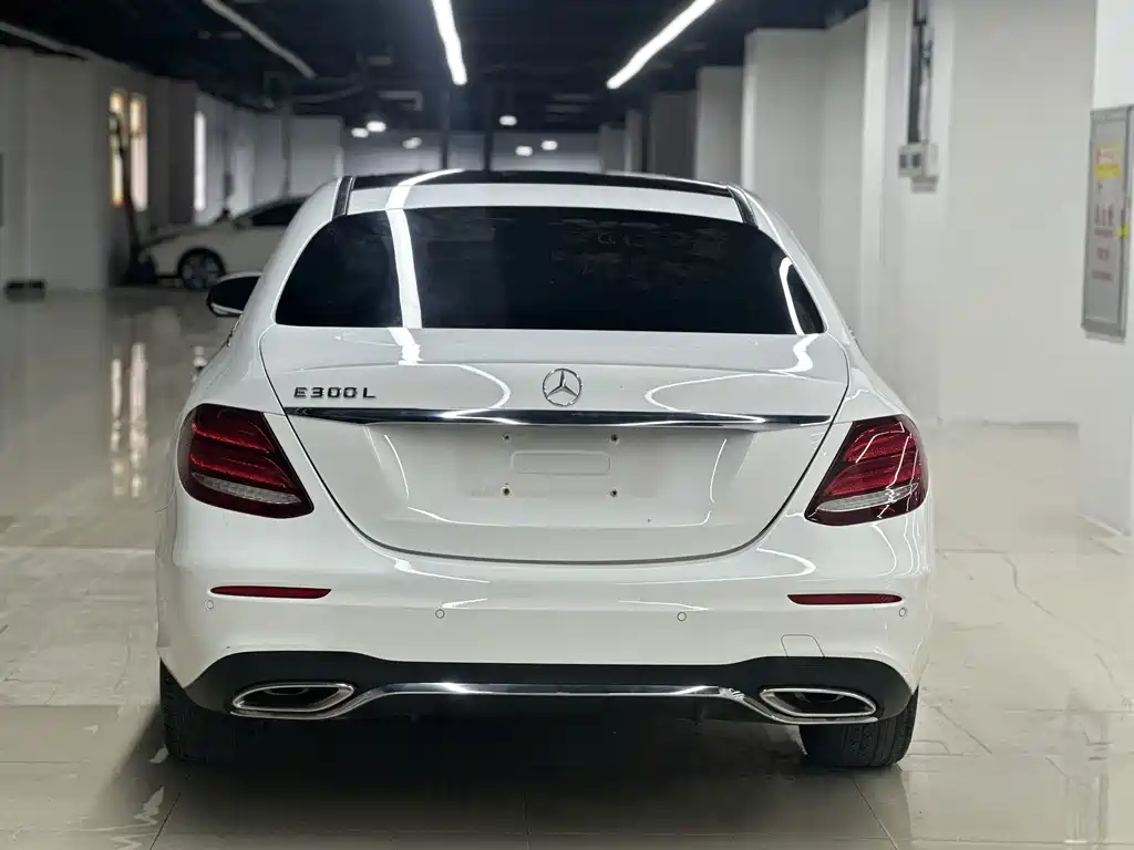 Mercedes-Benz E-Class — миниатюра 11