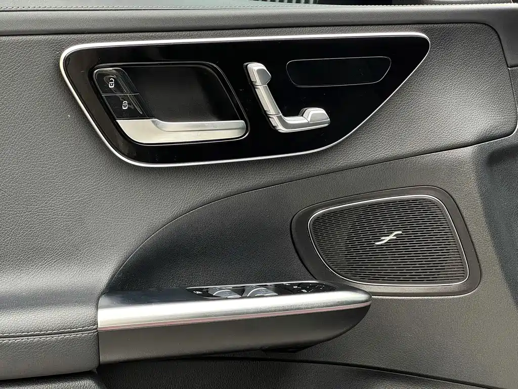 Mercedes-Benz C-Class — миниатюра 8