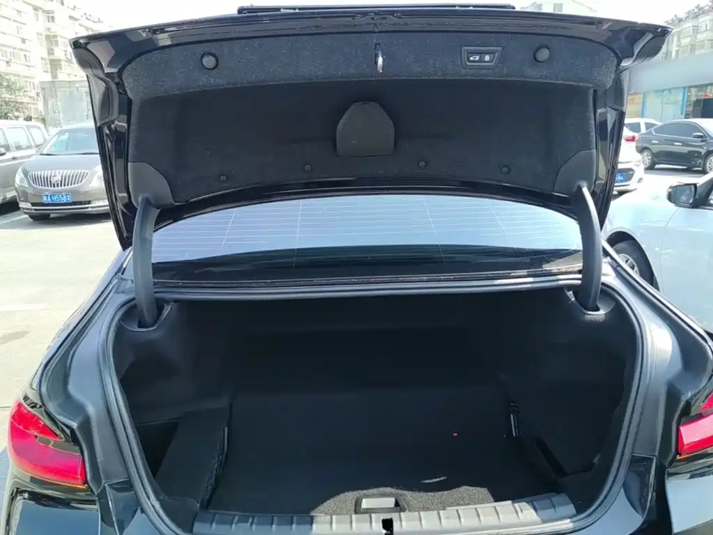 BMW 5 Series New Energy — миниатюра 19