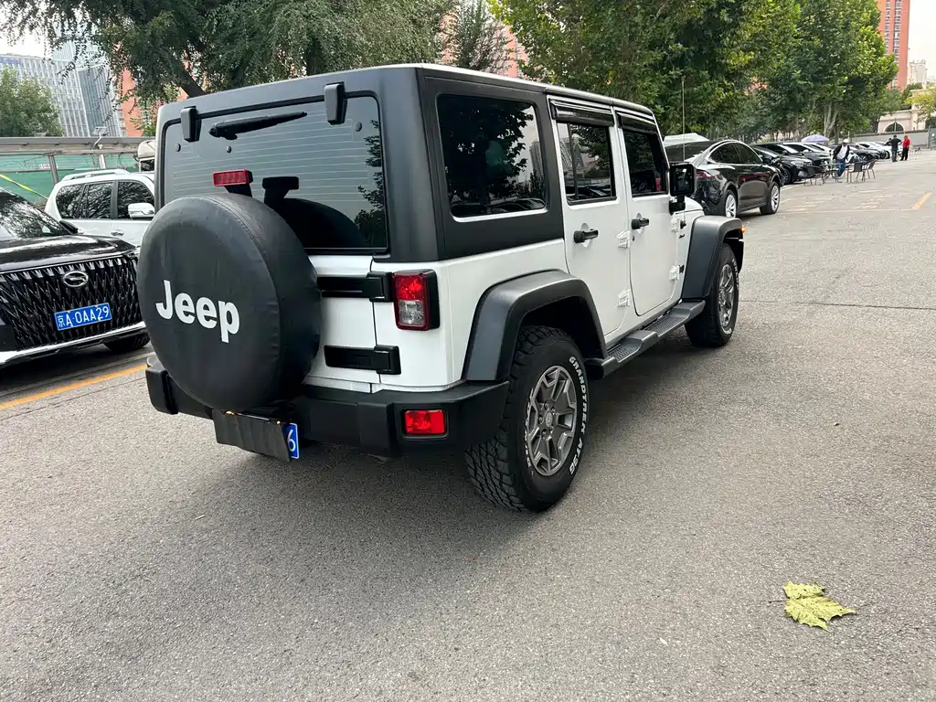 Jeep Wrangler — миниатюра 6