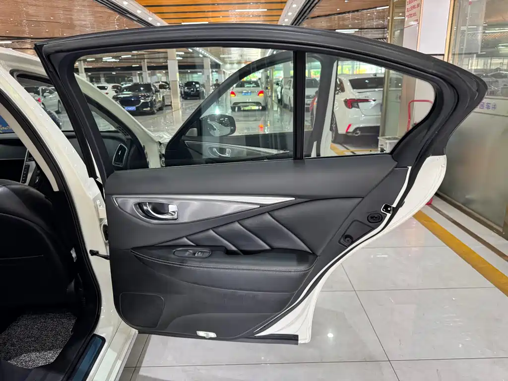 Infiniti Q50L — миниатюра 32