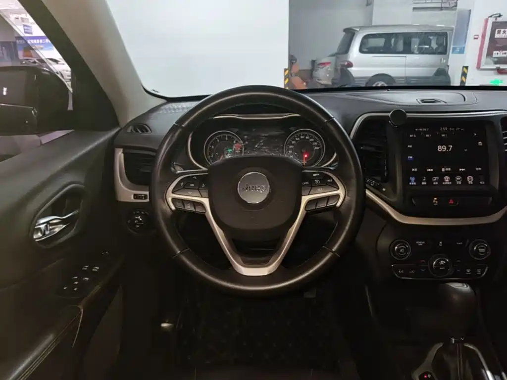 Jeep Cherokee — миниатюра 11