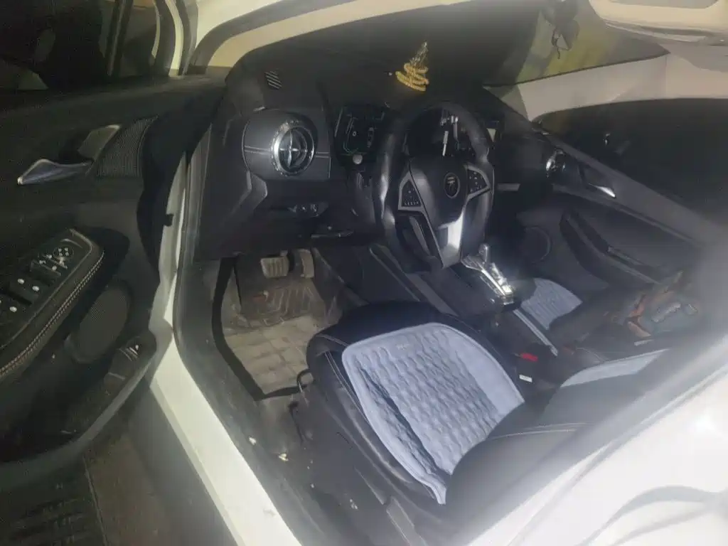 BYD Yuan EV — миниатюра 12