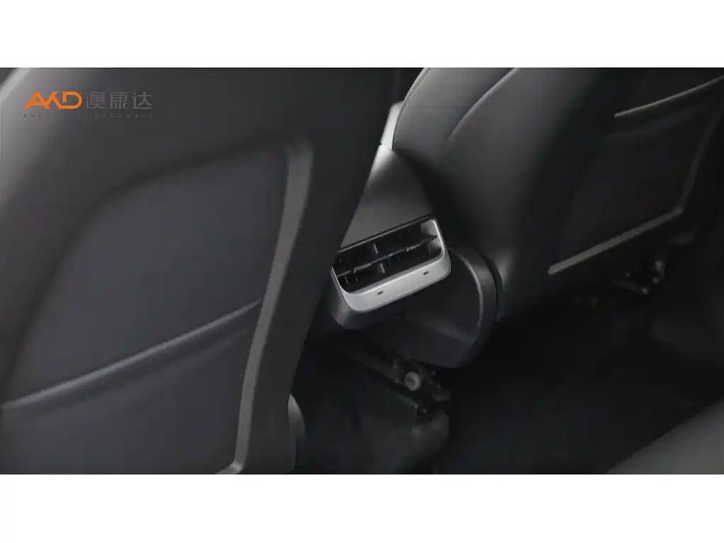 Tesla Model Y — миниатюра 9