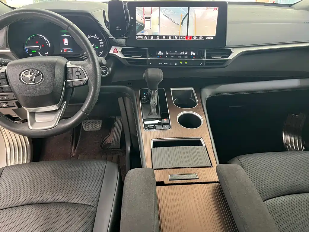 Toyota Sienna — миниатюра 5