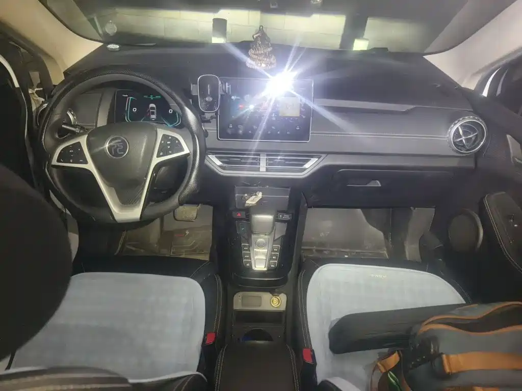 BYD Yuan EV — миниатюра 5