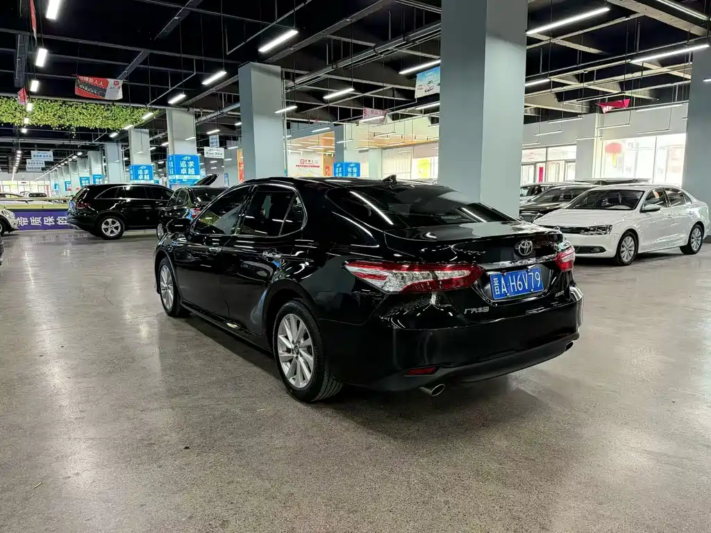 Toyota Camry — миниатюра 9