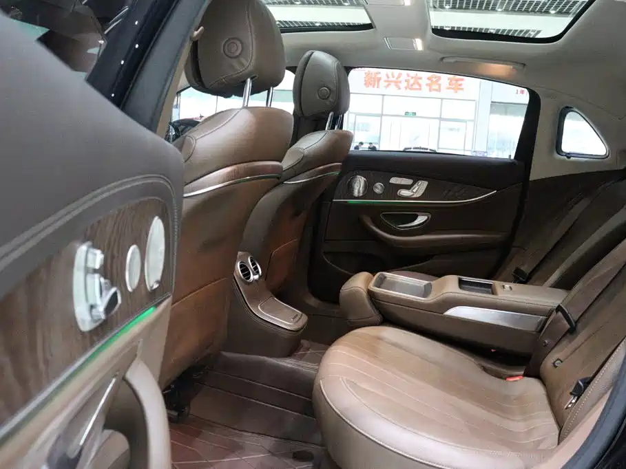 Mercedes-Benz E-Class — миниатюра 8