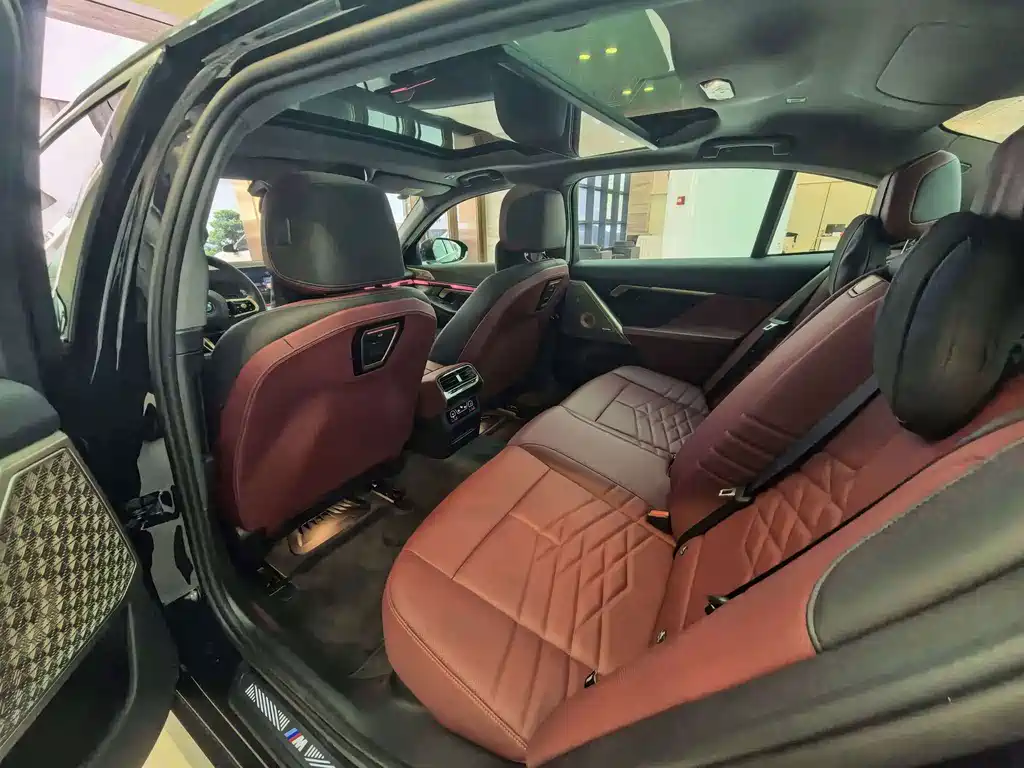 BMW 5 Series — миниатюра 9