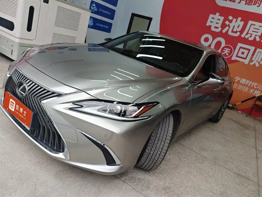 Lexus ES 2021
