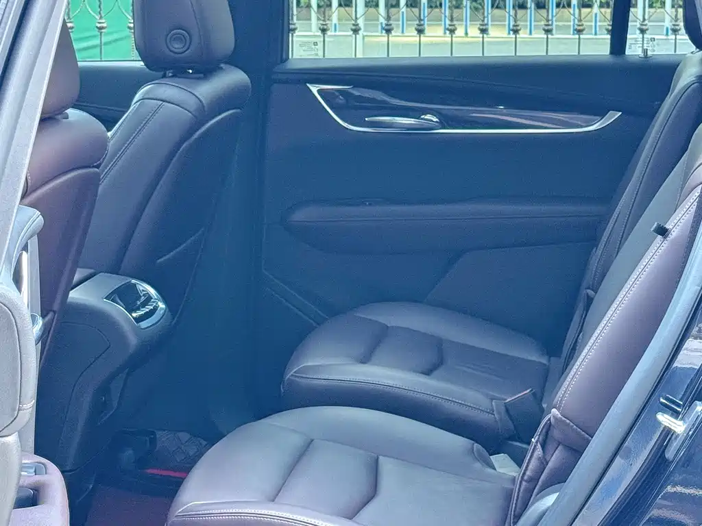 Cadillac XT6 — миниатюра 13