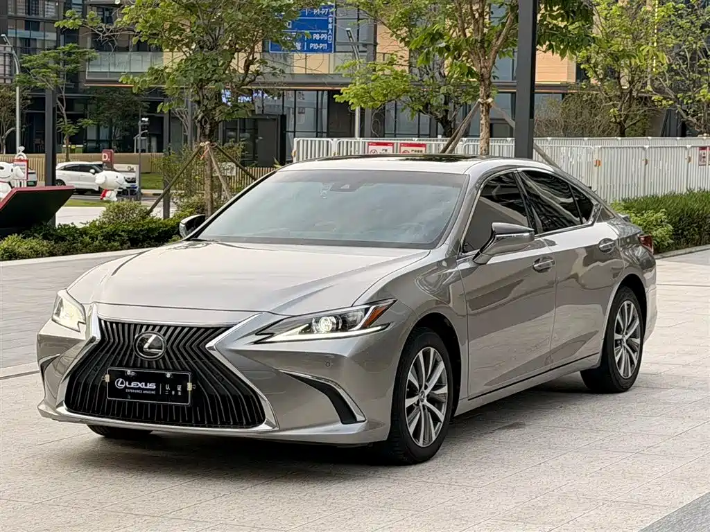 Lexus ES 2021 200