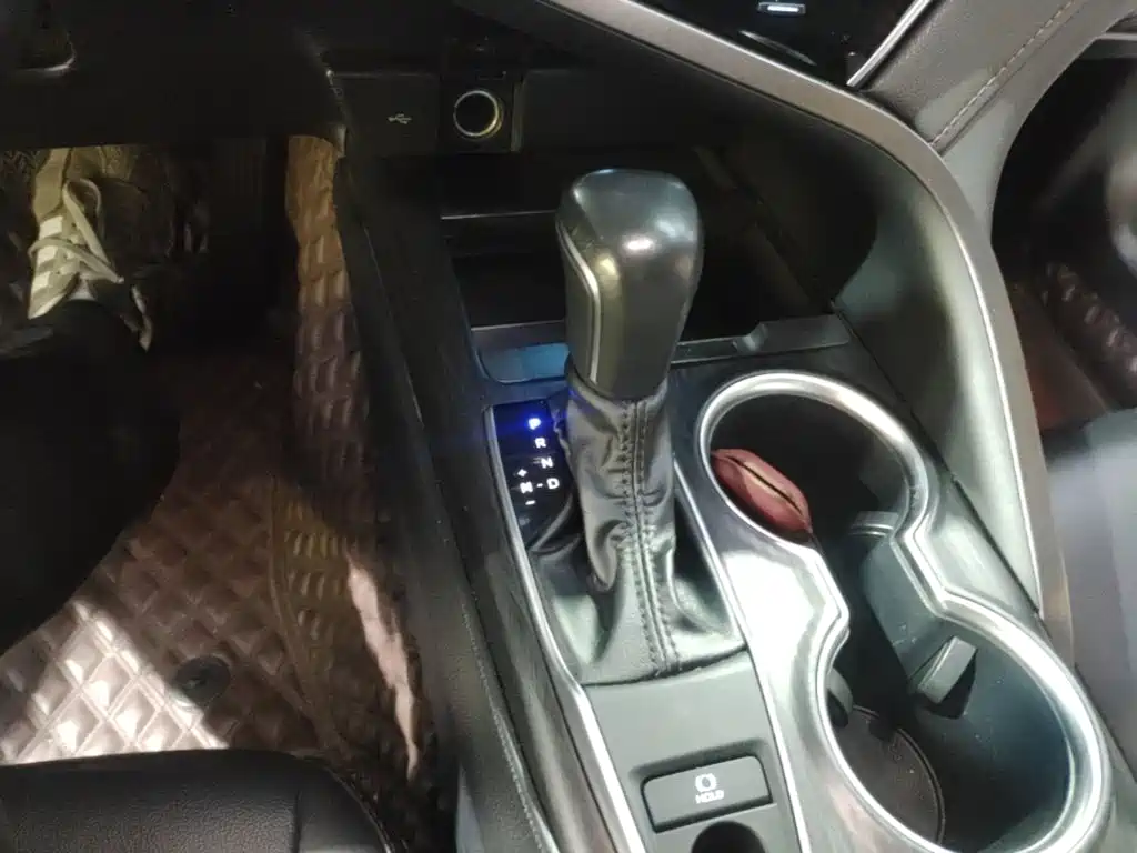 Toyota Camry — миниатюра 14