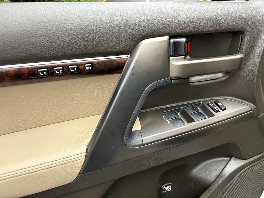 Toyota Land Cruiser — миниатюра 6