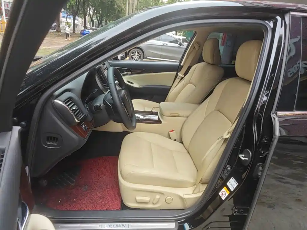 Toyota Crown — миниатюра 15
