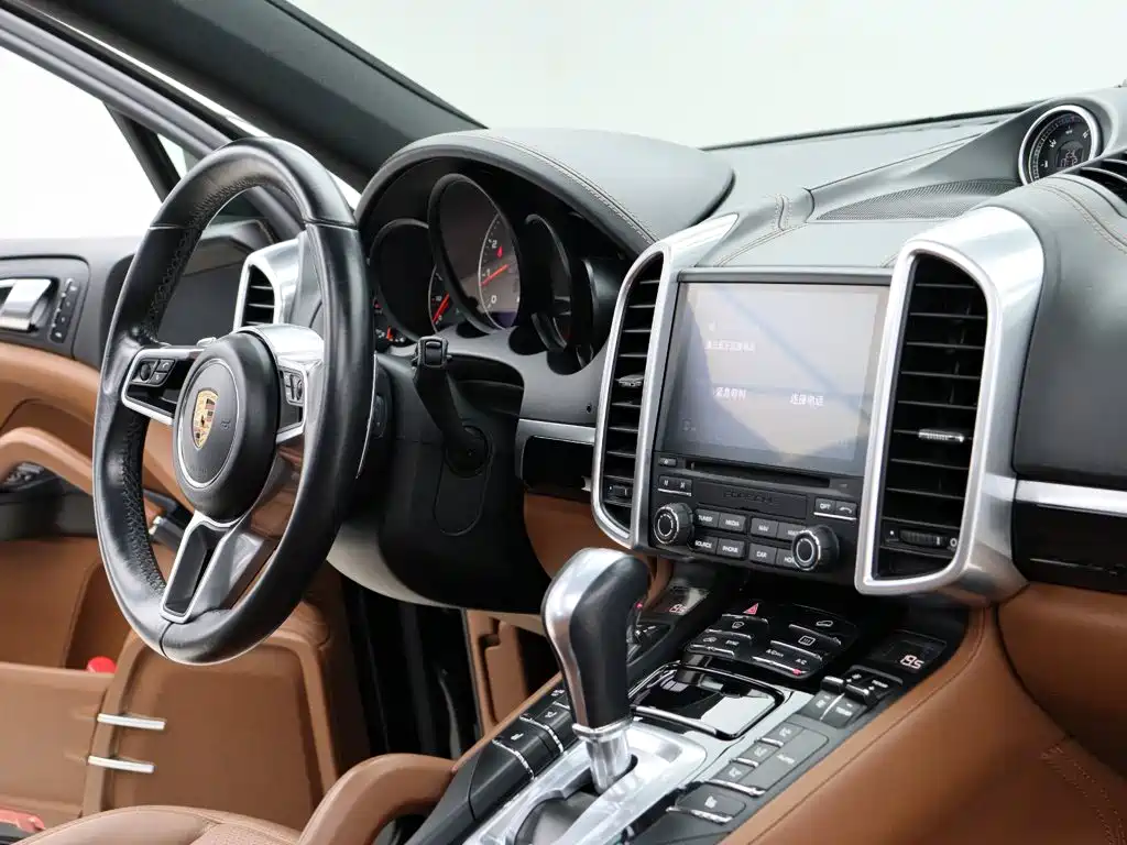Porsche Cayenne — миниатюра 12