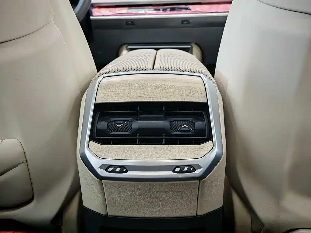 BMW i7 — миниатюра 21