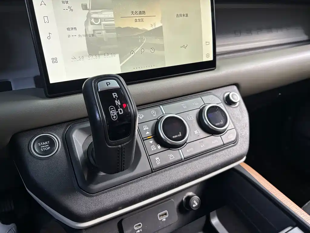 Land Rover Defender — миниатюра 7
