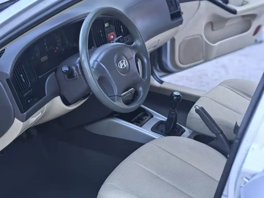 Hyundai Elantra — миниатюра 10