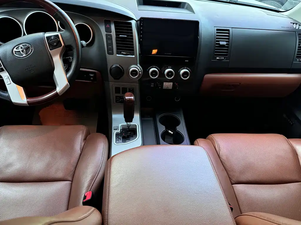 Toyota Sequoia — миниатюра 11
