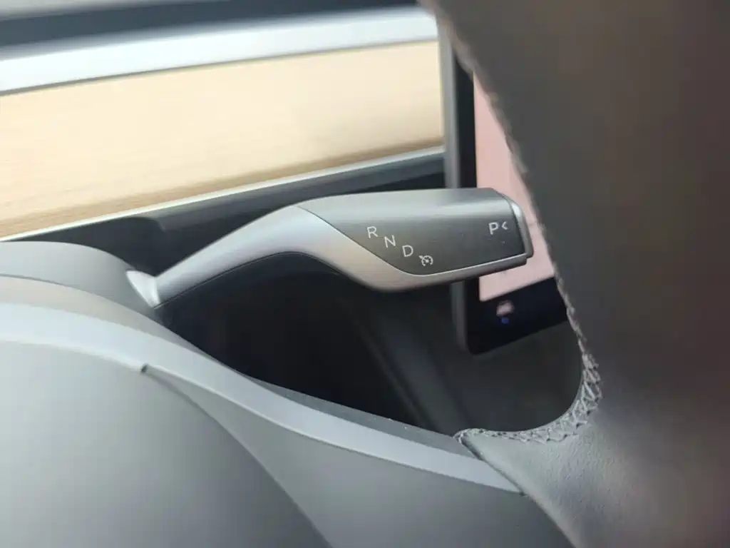 Tesla Model Y — миниатюра 14