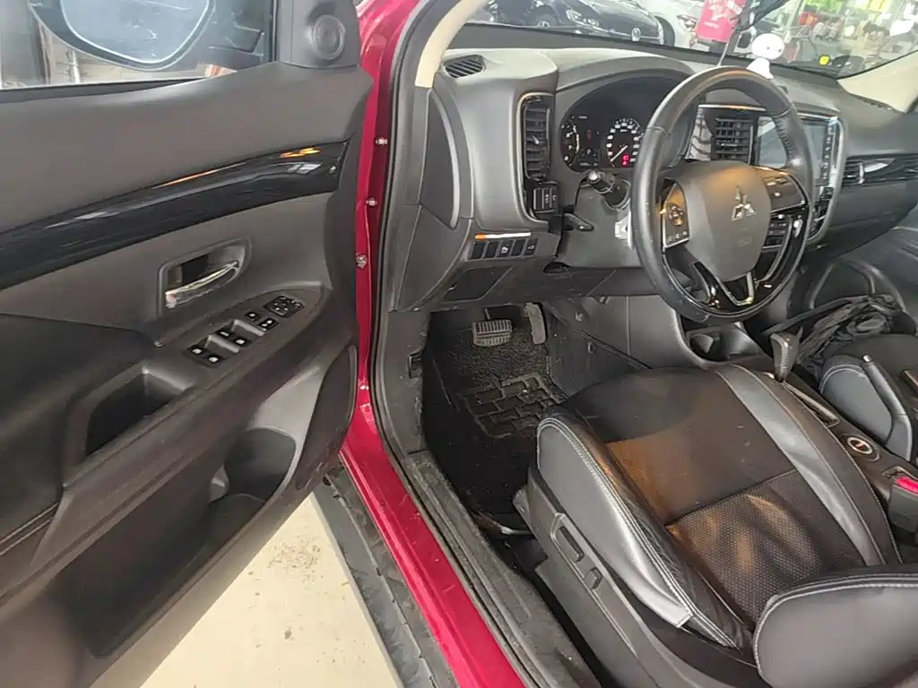 Mitsubishi Outlander — миниатюра 16