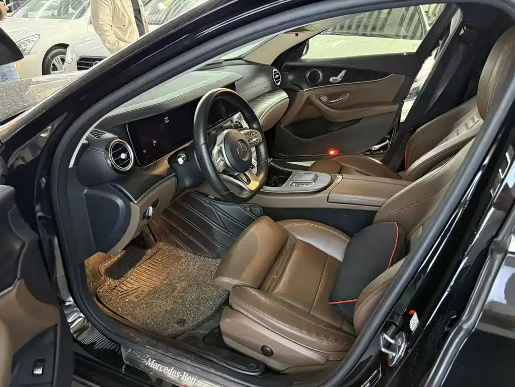 Mercedes-Benz E-Class — миниатюра 7