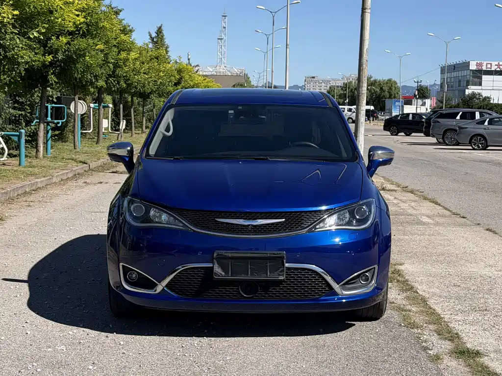 Chrysler Grand Voyager (Import) — миниатюра 2
