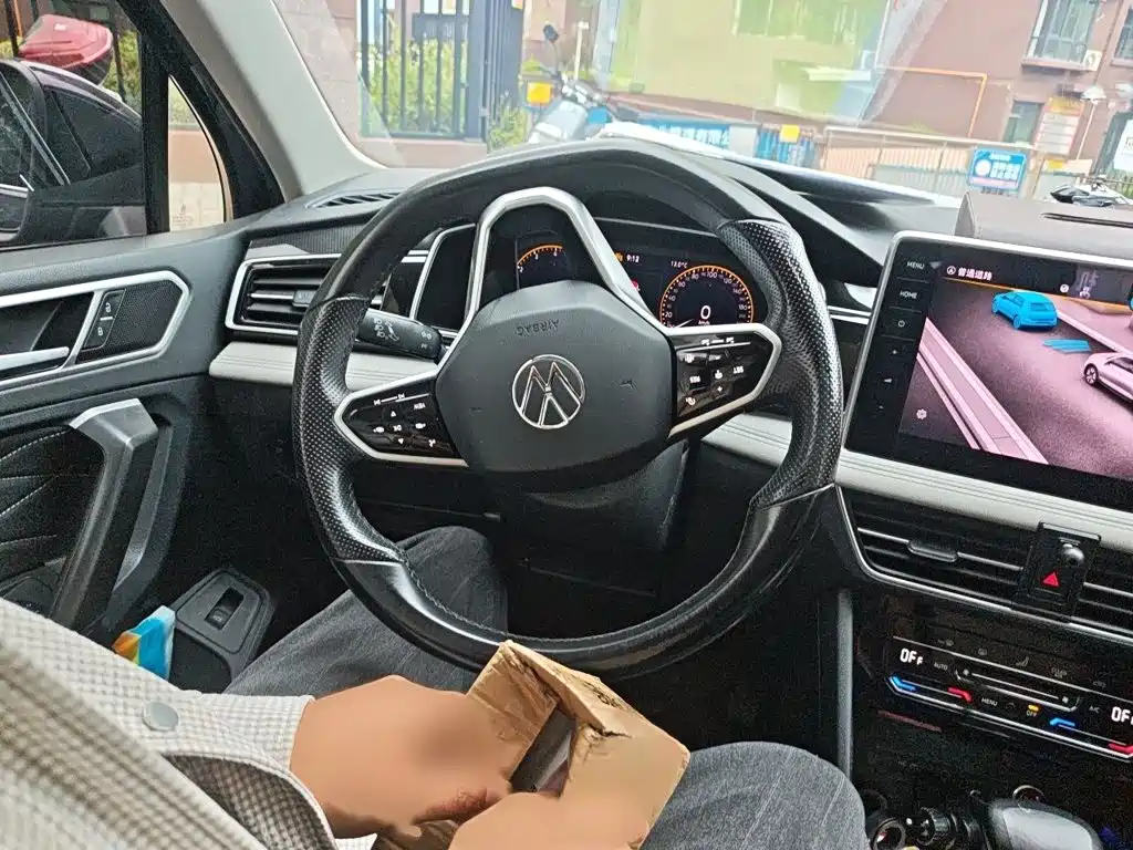Volkswagen Tiguan L — миниатюра 3