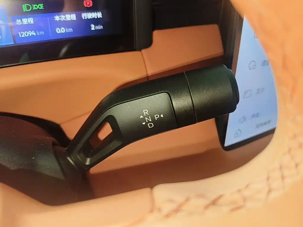Lynk & Co Рука 900. — миниатюра 14