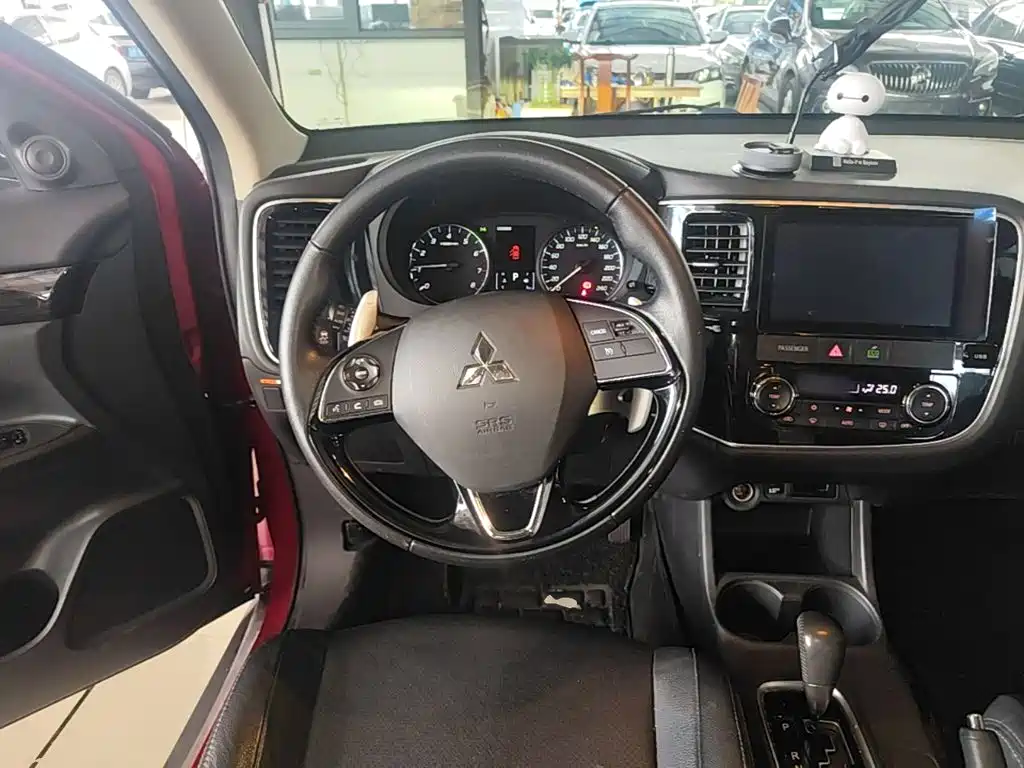 Mitsubishi Outlander — миниатюра 11